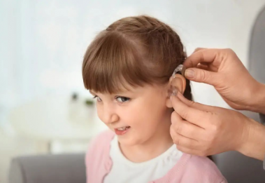 如何给儿童选择合适的助听器，耳背式还是耳内式？