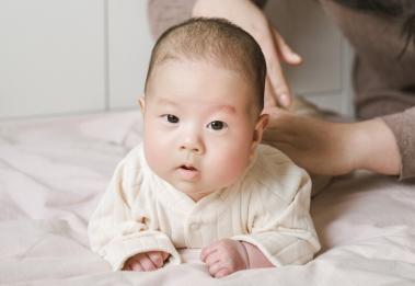 婴儿可以佩戴隐形的助听器吗 ？